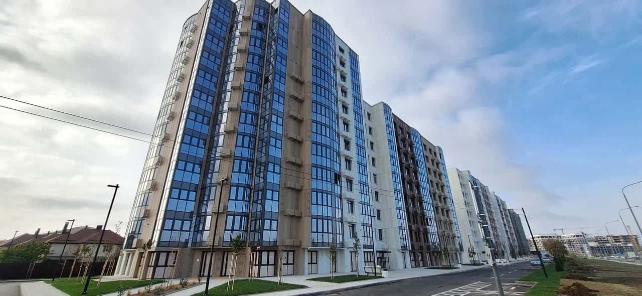 Благоустройство между корпусами комплекса Песчаный