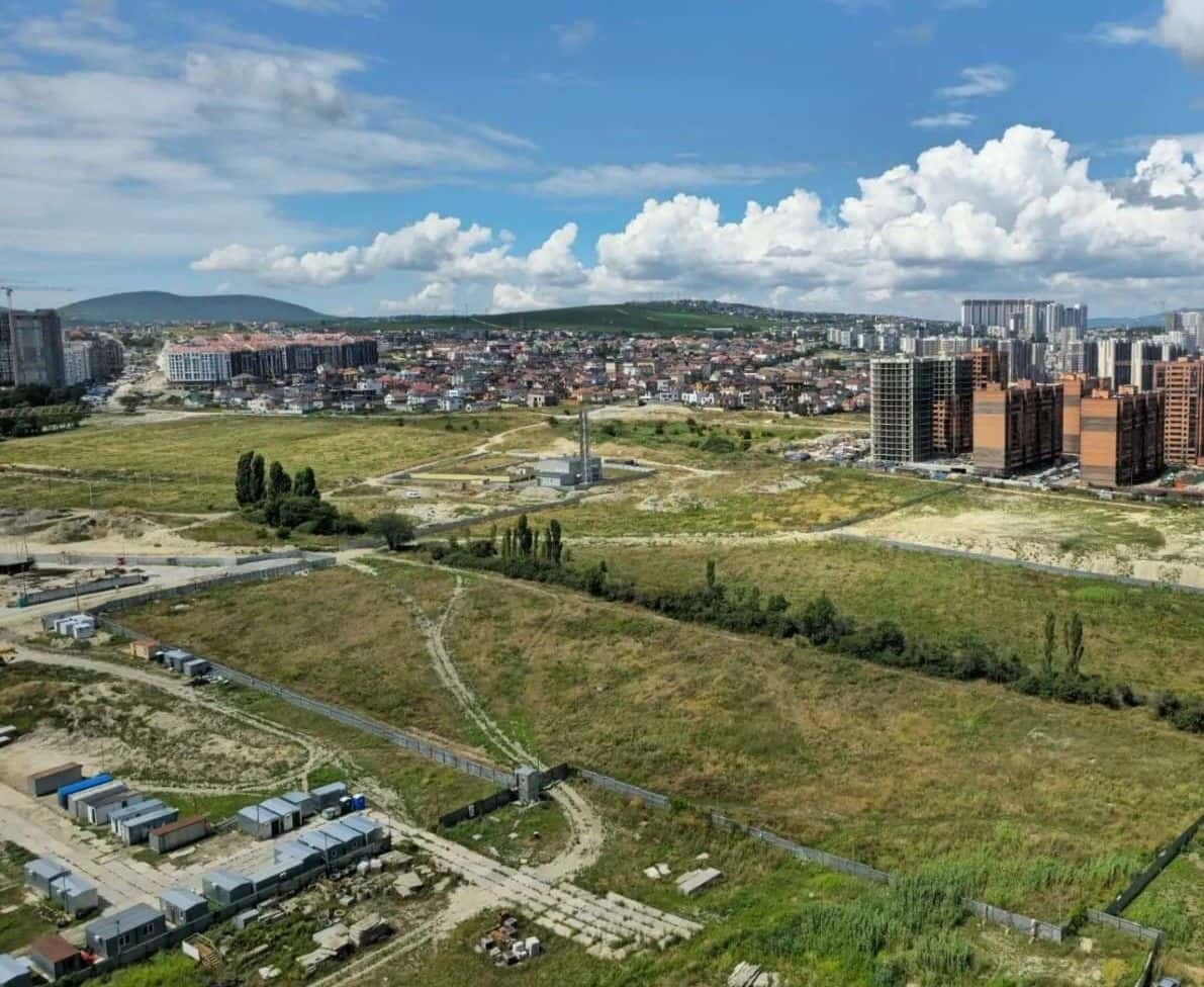 Территория строительства ЖК Моренуар в июле 2026 года